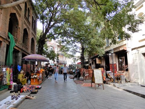Street vendors at Erekle II Str