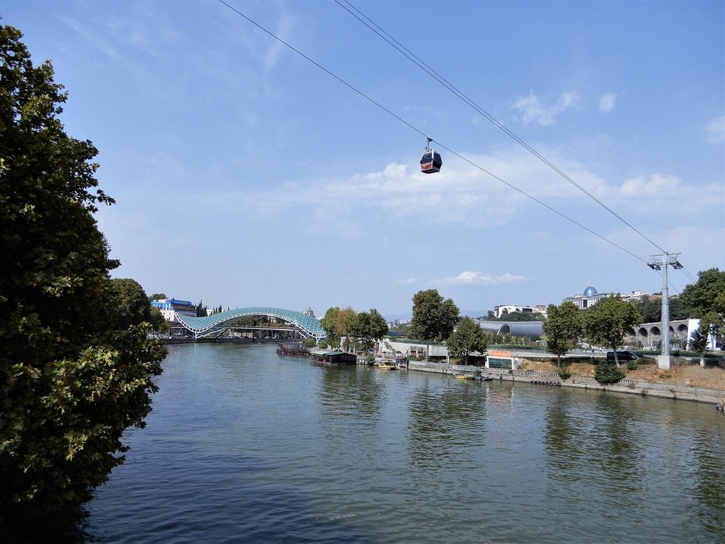 Aerial Tramway photographed from Metekhi Bridge.  The modern Bridge of Pease can be seen at the background.