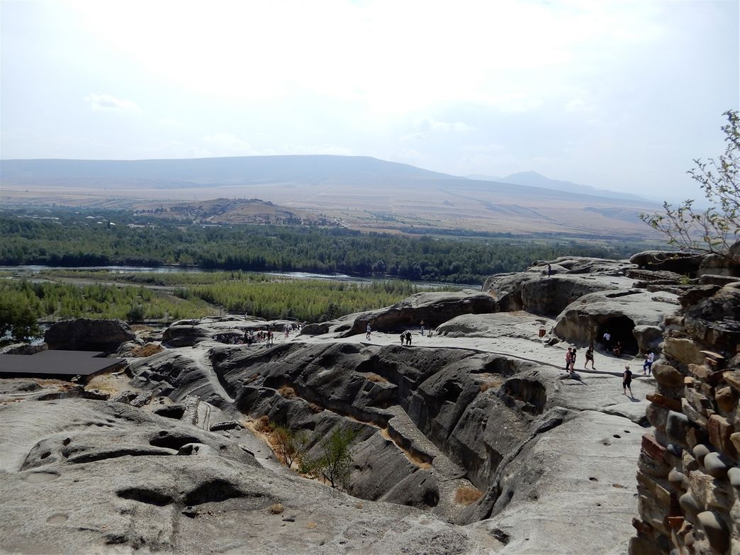 The nature around the Uplistsikhe complex is rewarding, as the river shapes a beautiful valley with scattered mild hills here and there.  The valley is bounded by rocky mountains.