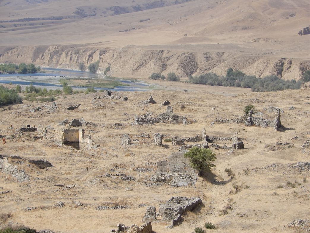 Next to the Uplistsikhe caves there are ruins of various settlements.