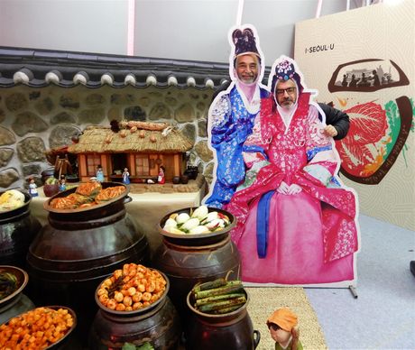 The necessary photo in traditional dress, just before kimjang.