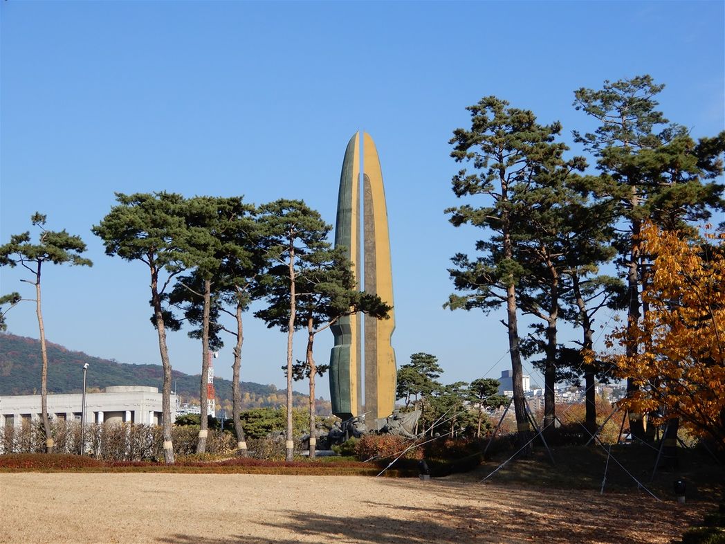 These artwork was installed to commemorate 50 years of the armistice.