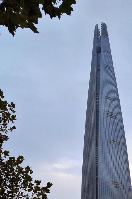 Lotte World Tower & Lotte World Mall.