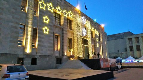 The City Hall decorated for Christmas.