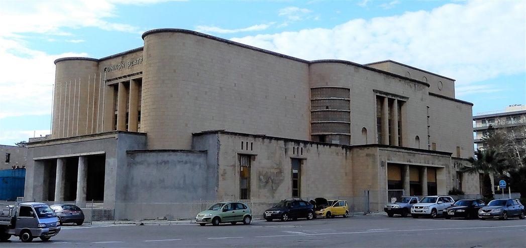 “National Theater”.