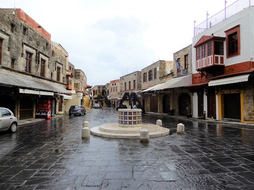 “Square of the Hebrew Martyrs”.