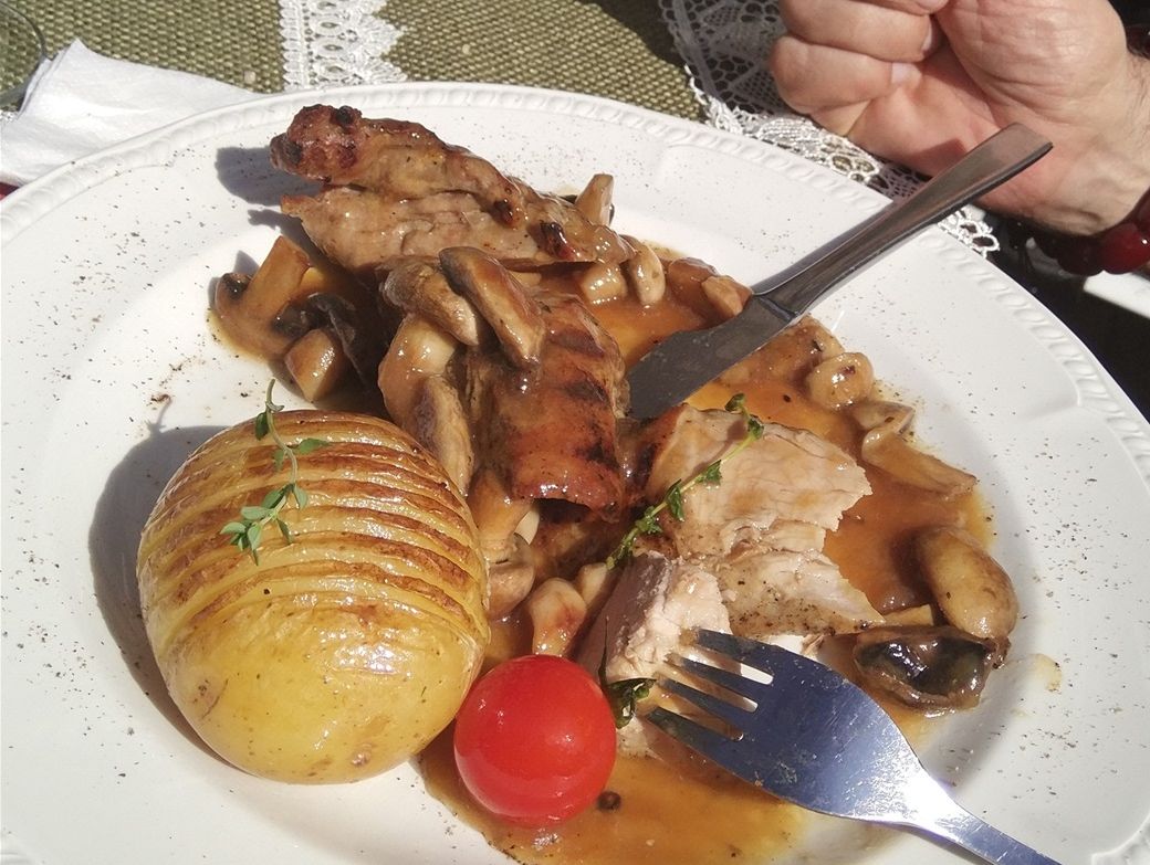 Pork fillet with porcini mushrooms at “Shtastliveca” restaurant.