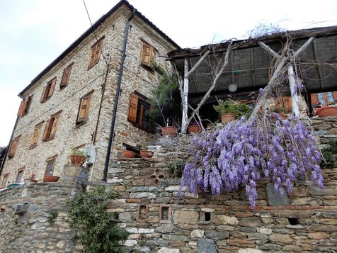“To Archontiko tou Soulioti” built in 1850.