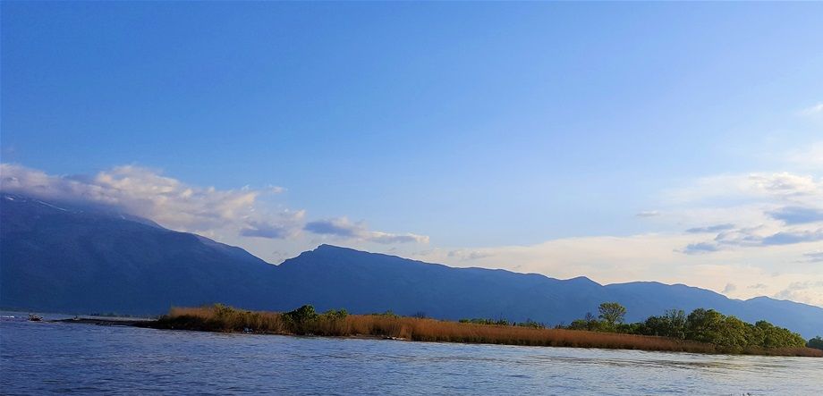 Τhe estuary of the river.