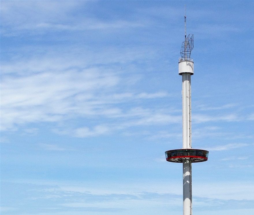 Melaka Menara Taming Sari opened in 2008 as the first and only gyro tower in Malaysia. Measuring 110 meters in height, its revolving structure offers a 360-degree panoramic view of Malacca town and beyond. Able to accommodate 80 people per viewing session, which lasts about 7 minutes, the glass cabin hypnotically revolves as it rises from the ground to the top of the tower.