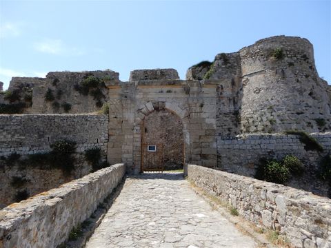 The central entrance of Methoni castle.