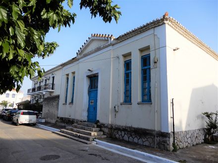 The old elementary school at Syngrou Square.