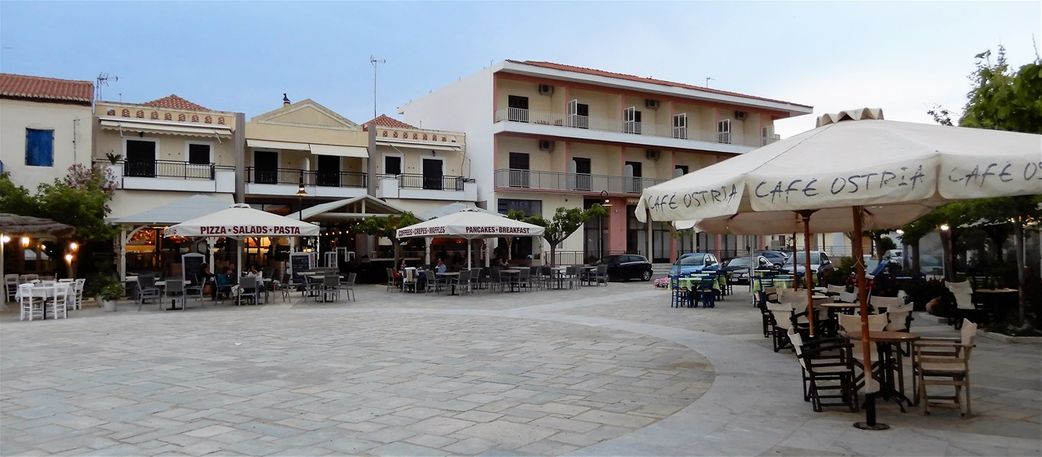 Paralias Square has several restaurants and cafes.