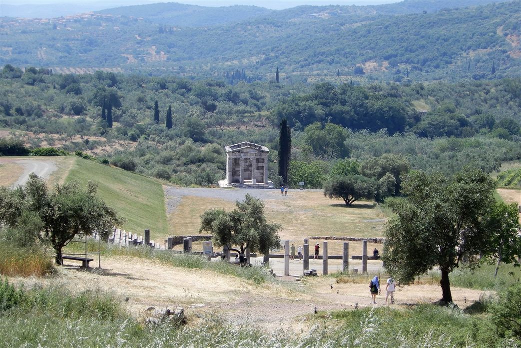 An integral element of the Stadium is the Heroon, which has the form of a Dorian four-pillar Doric temple. It is located on the south side of Stadium, built on a rectangular base, protruding from the wall as a bastion. The building was obituary and is a kind of Hero-Mausoleum. It is very likely that the Heroon belonged to the Saithid family, thus often called Saithid Mausoleum.