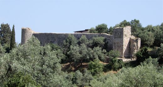 The castle seen from the road Eva-Androusa.