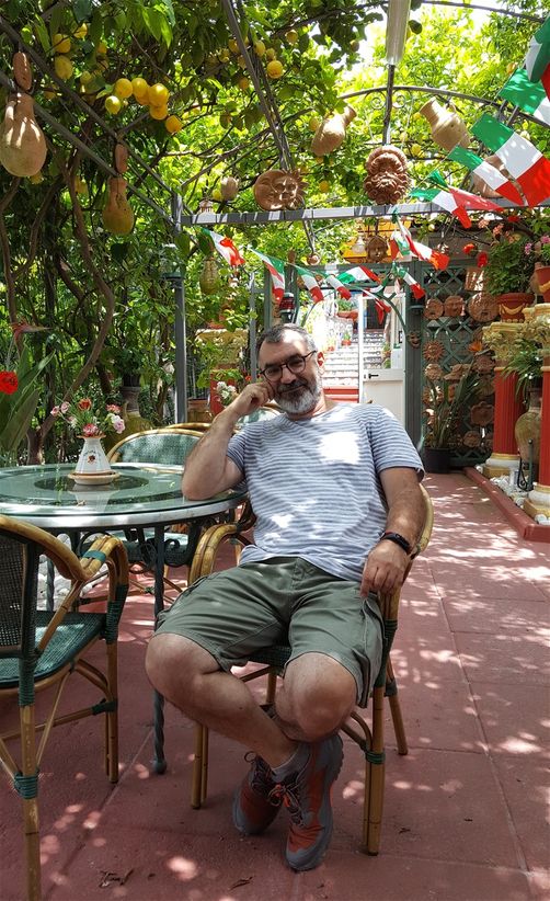Under the lemon trees at Bacco e Arianna.