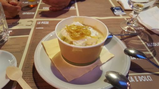 Delizie Al Limone at Pizzeria 'Ntretella in Quartieri Spagnoli (Vico Maddalenella degli Spagnoli, 19).