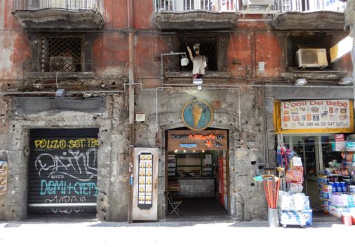 Friggitorie (shops which sell fried street food) is the most common sight in Napoli.