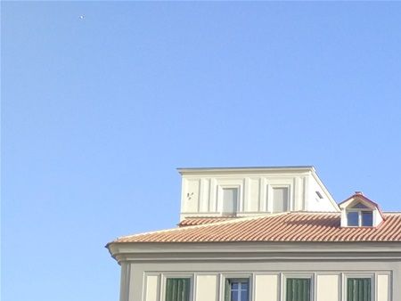 The monument (Monumento ai Martiri Napoletani) in the center of Piazza dei Martiri was built around a column already standing since the Bourbon period, when the square was called Piazza della Pace.