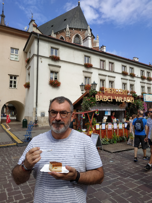 Eating sernik (cheesecake), a readitional cake, at Mały Rynek.