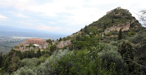 View of the Palace complex and the Citadel on the way to the western gate of the fortified city.