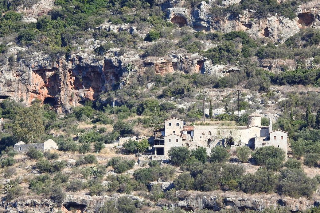 Dekoulou Monastery seen from Neo Oitylo.