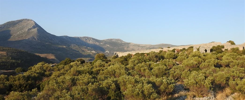 Kelefas castle seen from the road going from Neo Oitylo to Kelefas village.