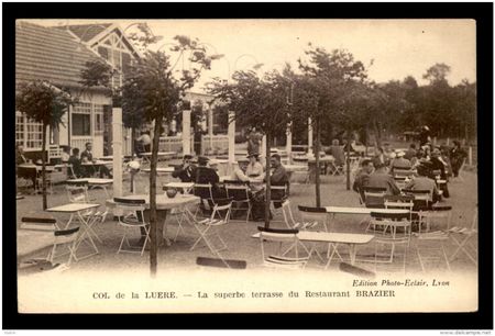 The terrace of the Restaurant Brazier in early 20th century.