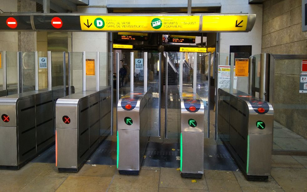 Entrance to a metro station and ticket validation machines/automatic doors.
