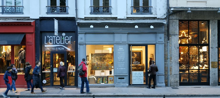 Rue Auguste Comte.