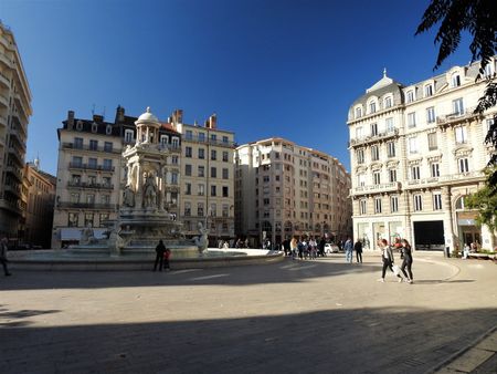 Place des Jacobins and its fountain.