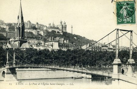Passerelle St Georges, the church of Saint George (left) and the Fourvière hill (background).