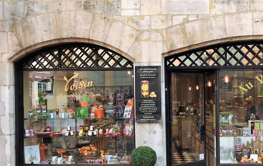 Confiserie Au Vieux Palais is located on the ground floor of La Maison Thomassin.