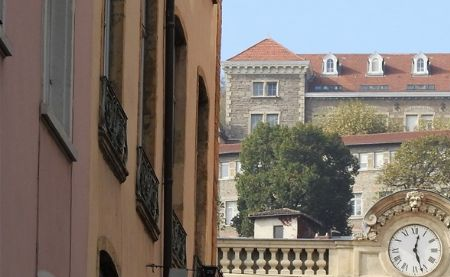 One of the clocks of the façade of Loge du Change.