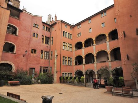 The courtyard of Maison des Avocats.