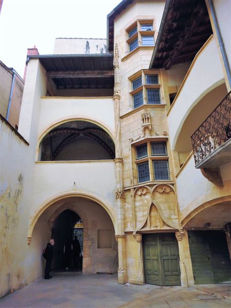 The courtyard of Maison du Chamarier.