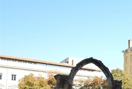 Jardin Archéologique is located at the northern side of Cathédrale Saint-Jean-Baptiste.