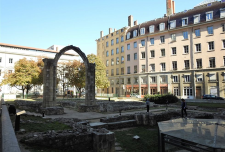 Jardin Archéologique is located at the northern side of Cathédrale Saint-Jean-Baptiste.