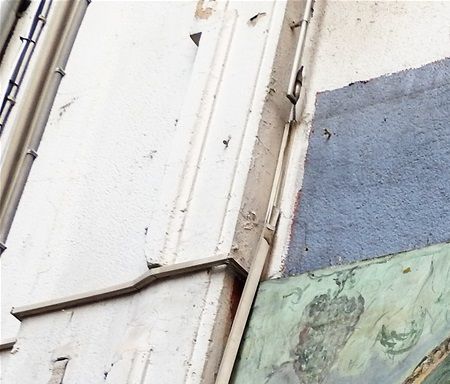 A Guignol fresco in Lyon.