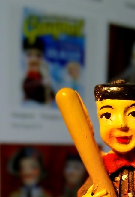 Little Guignol in my fingers!