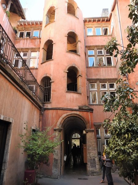 Courtyard of a traboule (Vieux Lyon).