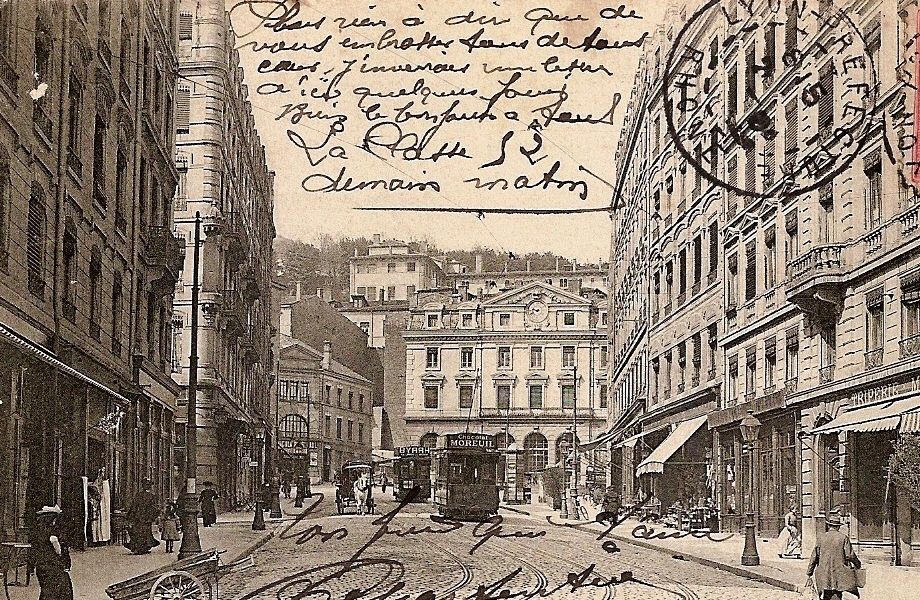 Saint-Paul train station seen from Rue Octavio May.