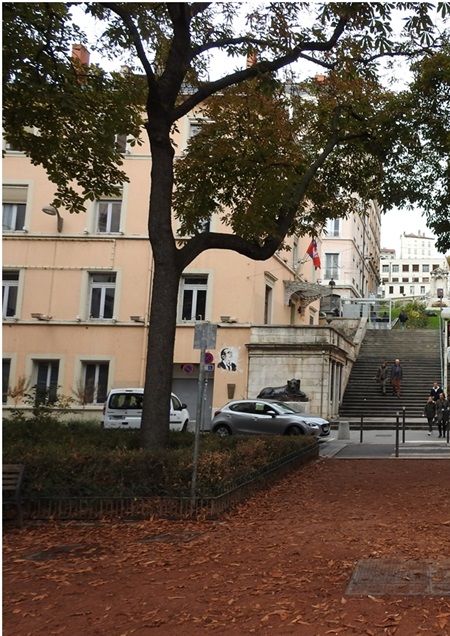 The staircase of the Montée de l'Amphithéâtre (now and then).