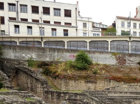 Amphithéâtre des Trois Gaules.