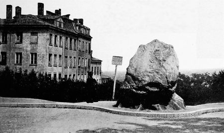 The Gros Caillou at the beginning of the 20th century, still at its old place at Boulevard de la Croix-Rousse