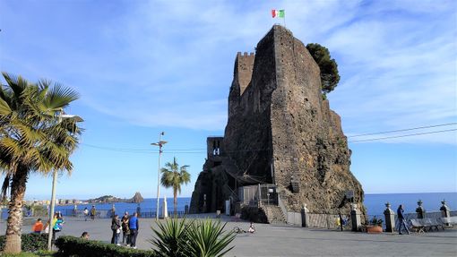 The castle seen from Piazza Castello.