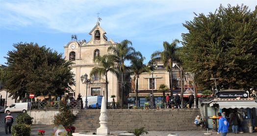 Piazza Giovanni Verga in Aci Trezza.