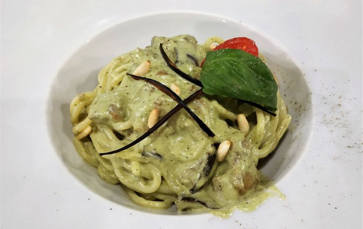 Spaghetti in pistachio cream sauce.