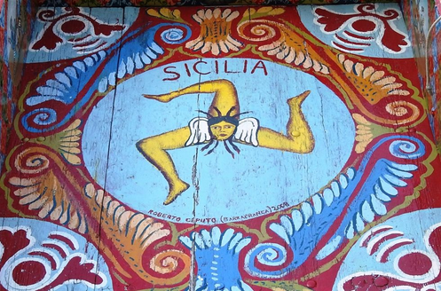 The triskelion painted on a Carretto siciliano.