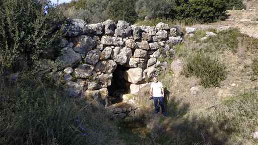 Me standing in front of Kazarma bridge.